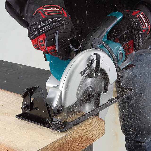 Пила дисковая Makita 5477NB гипоидная