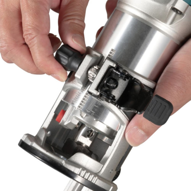 Фрезер кромочный Makita RT0702C