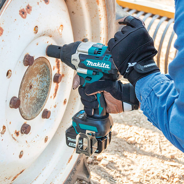 Гайковерт Makita DTW700Zм аккумуляторный без АКБ и ЗУ
