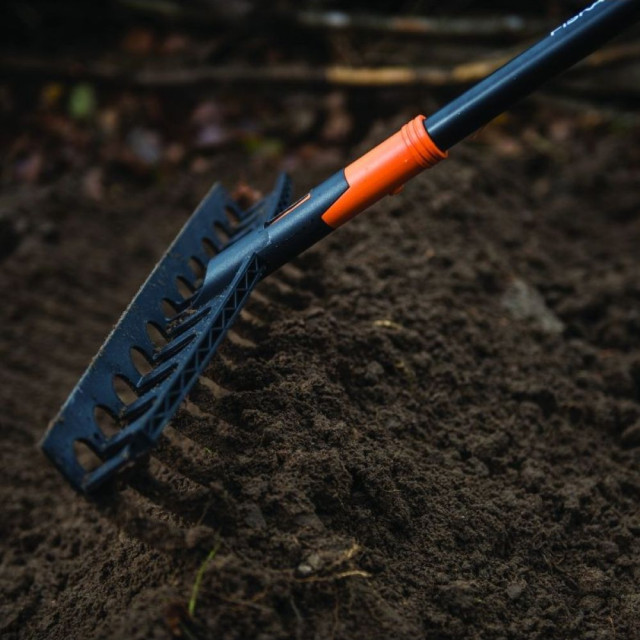 Грабли Fiskars Solid 1014917 универсальные без черенка