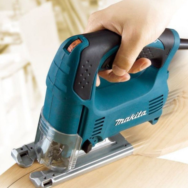 Лобзик электрический Makita 4329