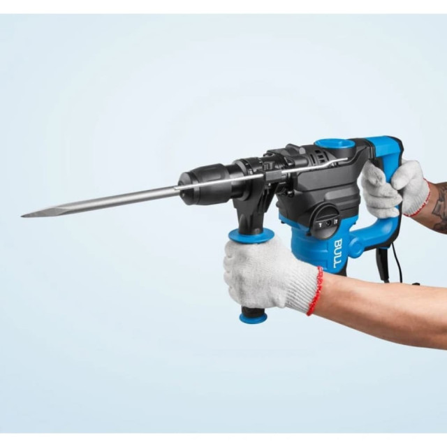 Перфоратор Bull BH 3202 1325783 чемодан