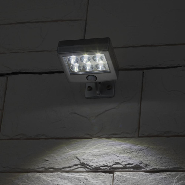 Прожектор Эра ERAFS024-07 Б0044247 с датчиком движения c выносной солнечной батареей 6LED