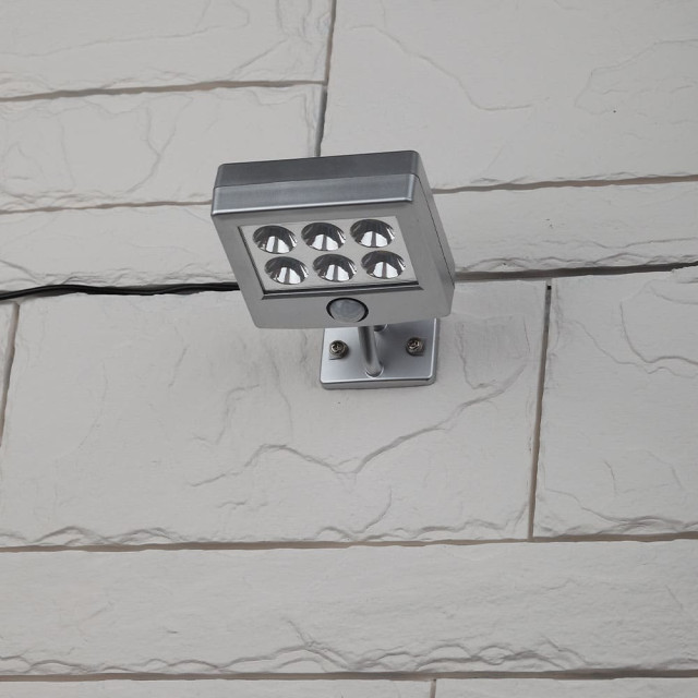 Прожектор Эра ERAFS024-07 Б0044247 с датчиком движения c выносной солнечной батареей 6LED