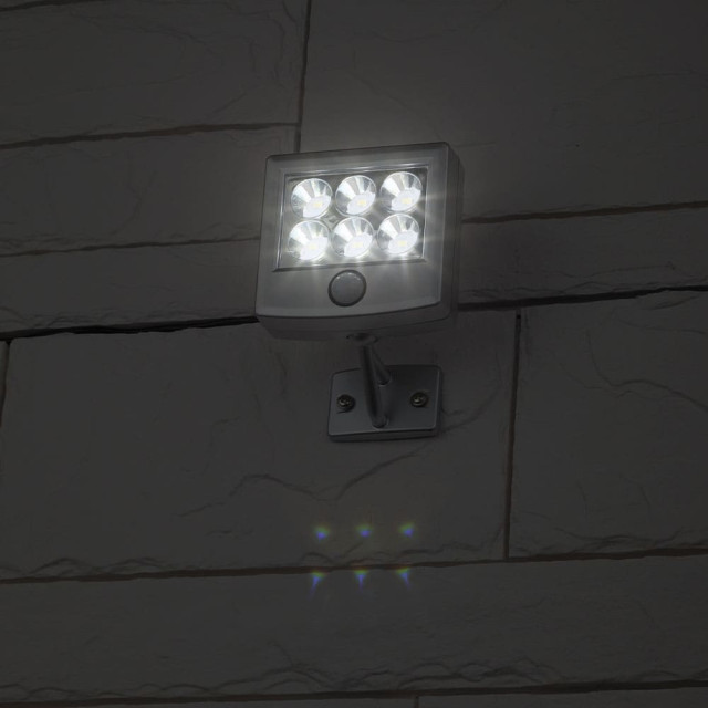 Прожектор Эра ERAFS024-07 Б0044247 с датчиком движения c выносной солнечной батареей 6LED