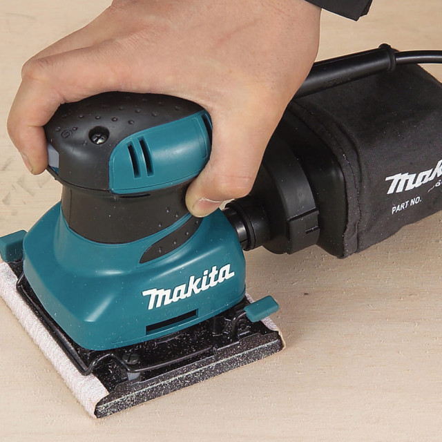 Шлифмашина вибрационная Makita BO4556