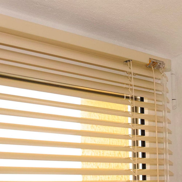 Жалюзи Delfa СГЖ-2083 40/160 см горизонтальные слоновая кость