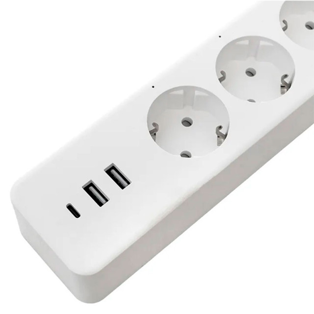 Умный удлинитель EKF Connect RCE-2-WF Wi-Fi PRO 4 гнезда с заземлением+USB*3+Type-C